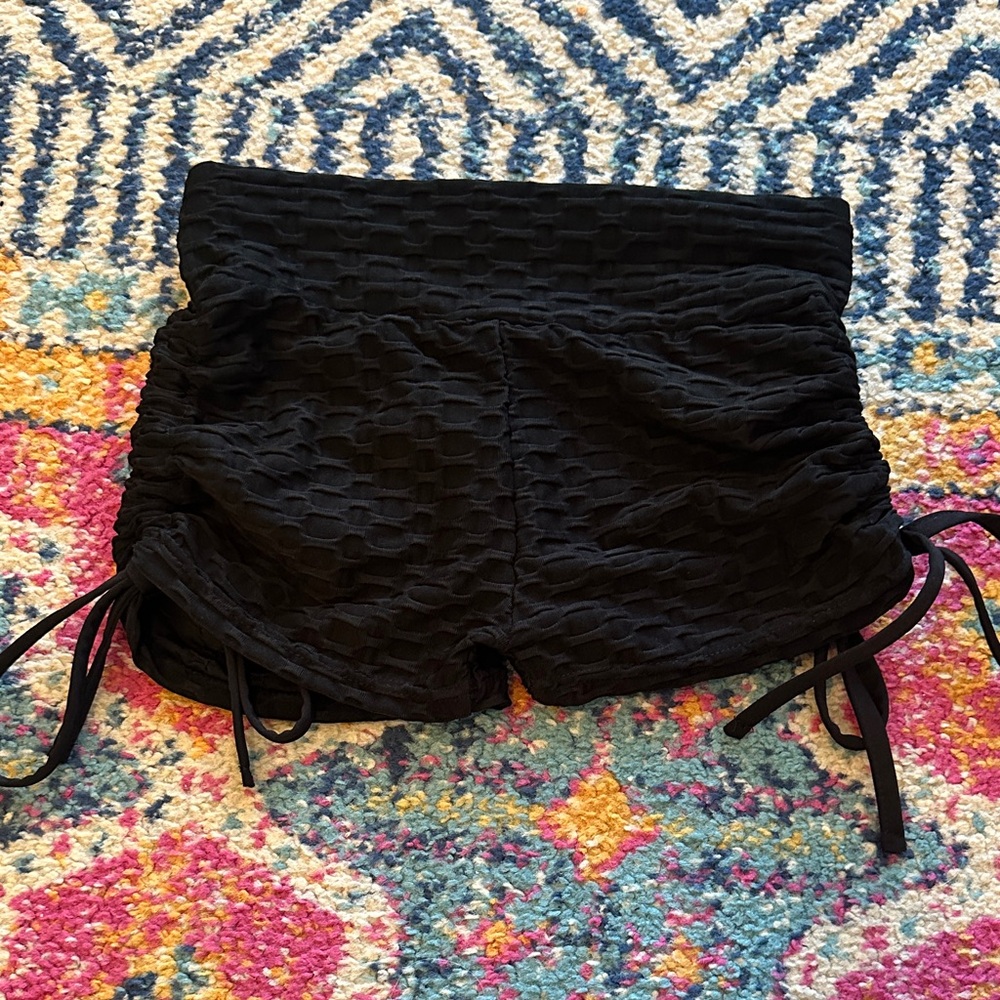 Black scrunched Shorts